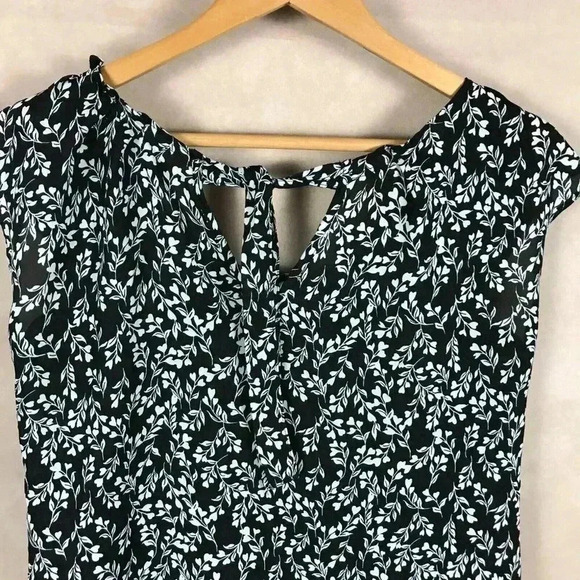 LC LAUREN CONRAD Black/White Floral Flutter Sleeve Top Size XS - Picture 3 of 5